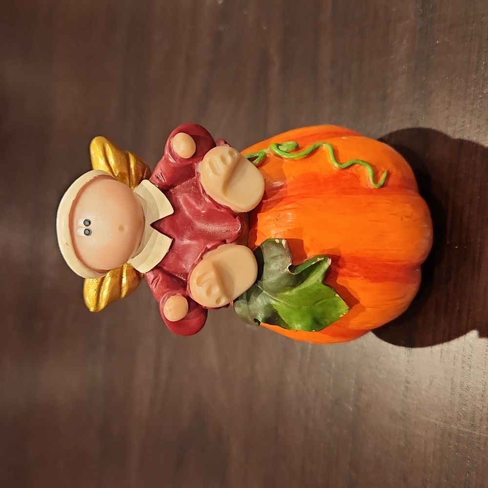 Vintage KIRK Thanksgiving Harvest Cheeks Angel Pilgrim figurine, Cornucopia